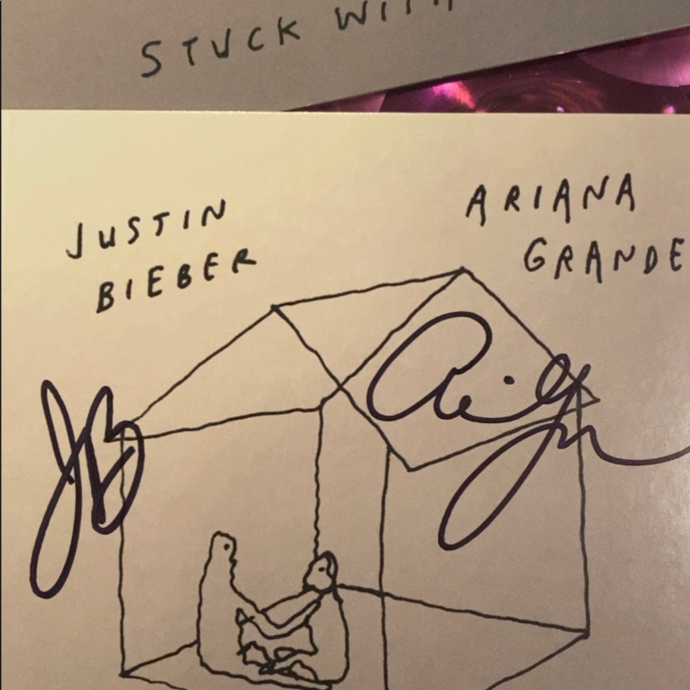 ARIANA GRANDE STUCK WITH YOU CD AUTOGRAPHED CD !!!